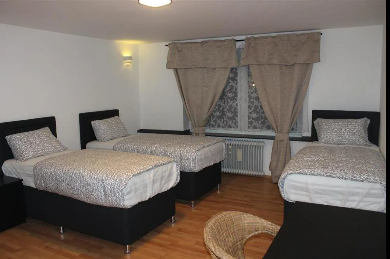 בית הארחה קלן Hotel Garni Emir