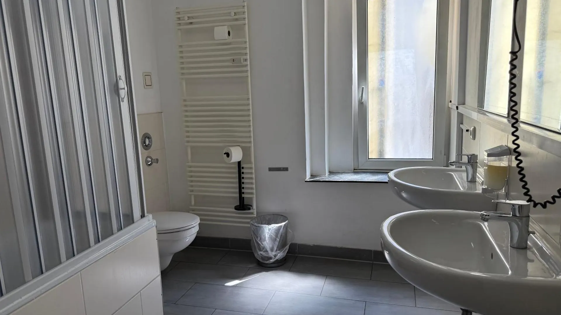 קלן Hotel Garni Emir 3*,