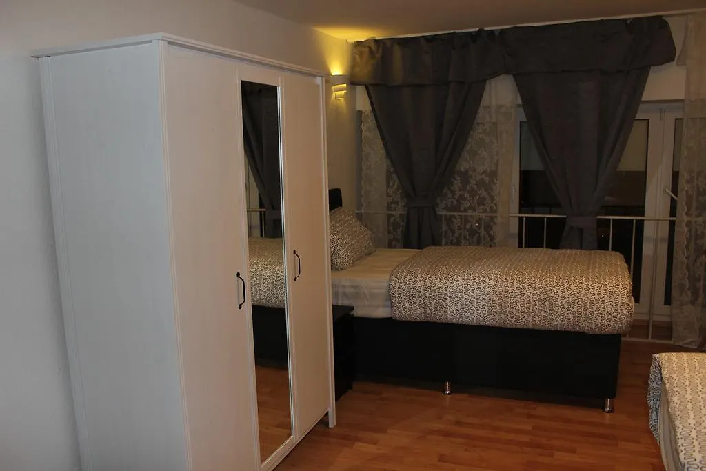 בית הארחה קלן Hotel Garni Emir