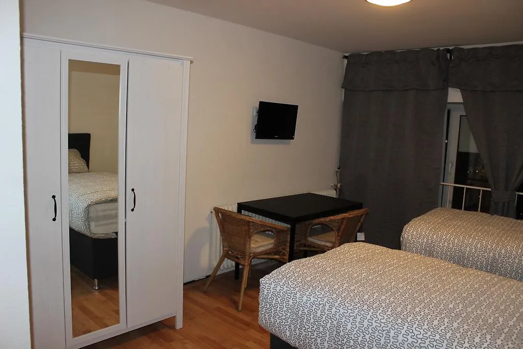 בית הארחה קלן Hotel Garni Emir