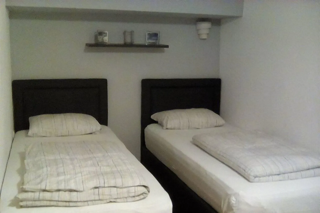 Hotel Garni Emir Cologne 3*,